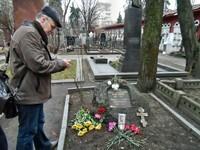 11 Алексей Горбушин у могилы М.А. Булгакова