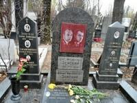 19 Здесь похоронена Земская (Булгакова) Надежда Афанасьевна, сестра   М.А. Булгакова